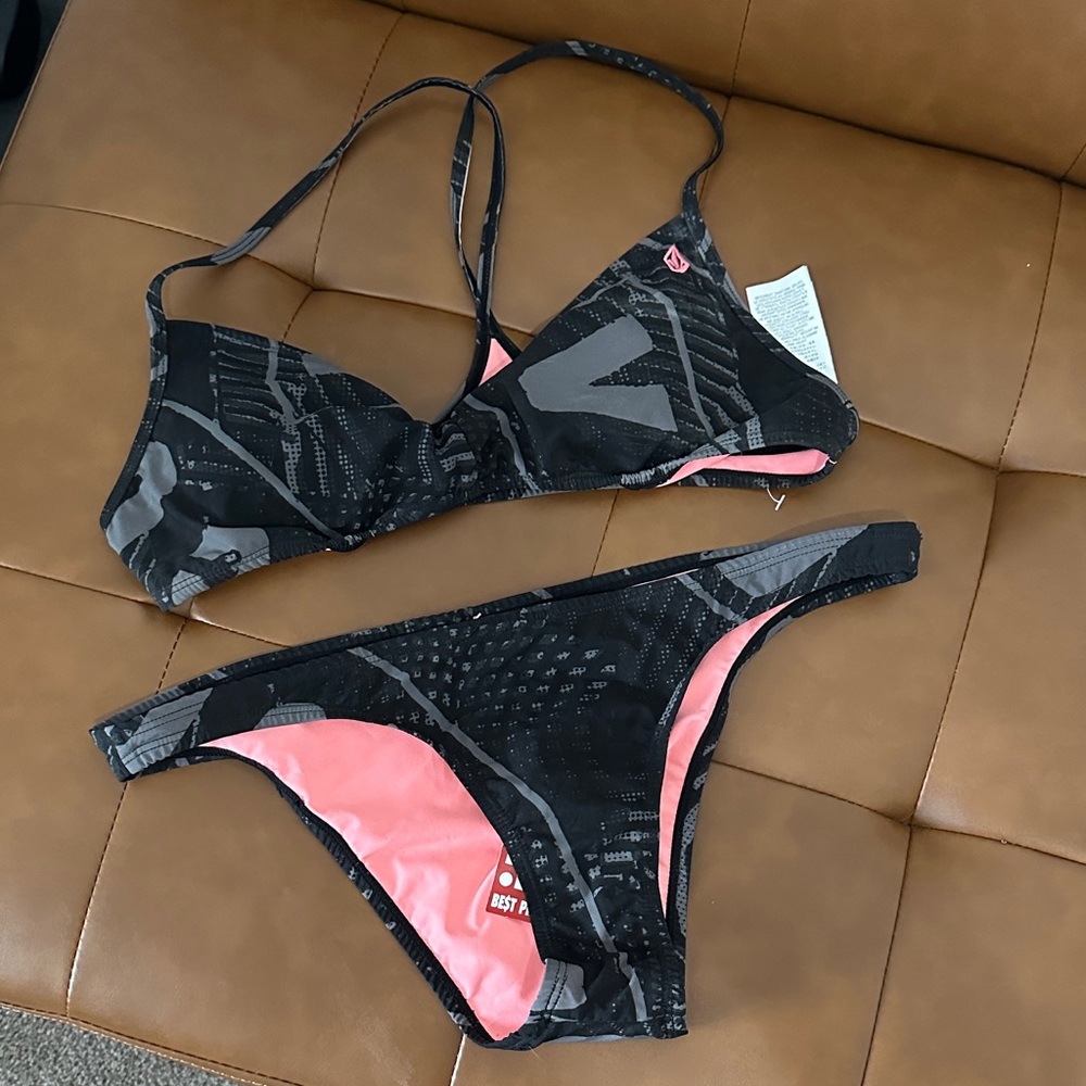 NWT Volcom Black and Pink Bikini - Size L
